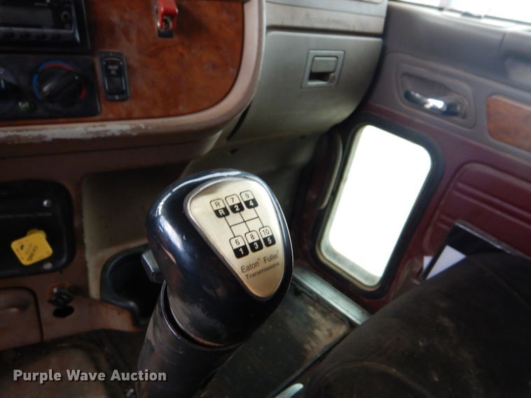 image for item DG0222 2006 Peterbilt 379 semi truck