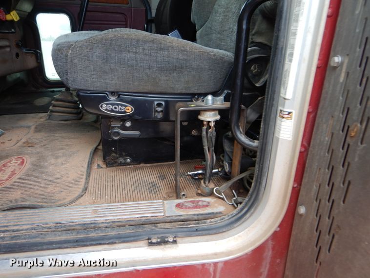 image for item DG0222 2006 Peterbilt 379 semi truck