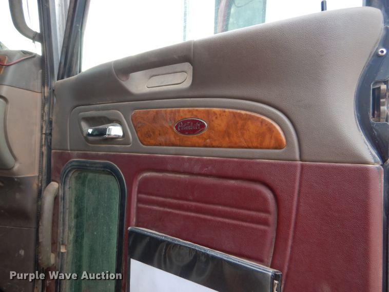 image for item DG0222 2006 Peterbilt 379 semi truck