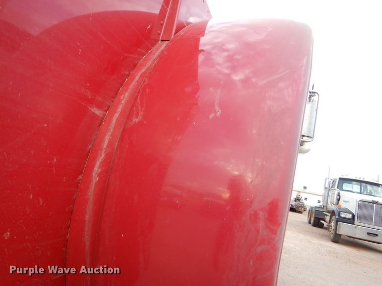 image for item DG0222 2006 Peterbilt 379 semi truck