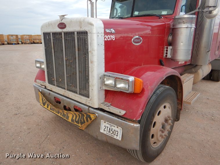 image for item DG0222 2006 Peterbilt 379 semi truck