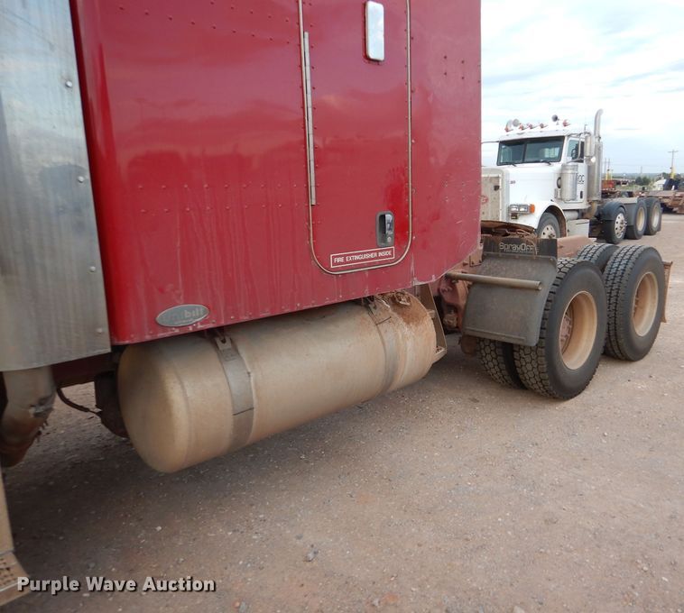 image for item DG0222 2006 Peterbilt 379 semi truck