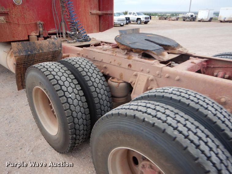 image for item DG0222 2006 Peterbilt 379 semi truck