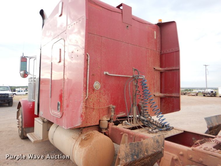 image for item DG0222 2006 Peterbilt 379 semi truck