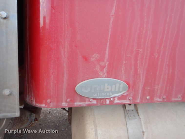 image for item DG0222 2006 Peterbilt 379 semi truck