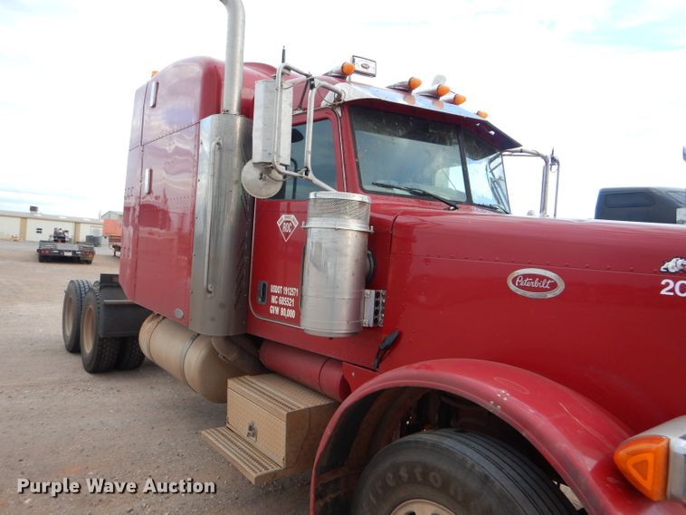 image for item DG0222 2006 Peterbilt 379 semi truck