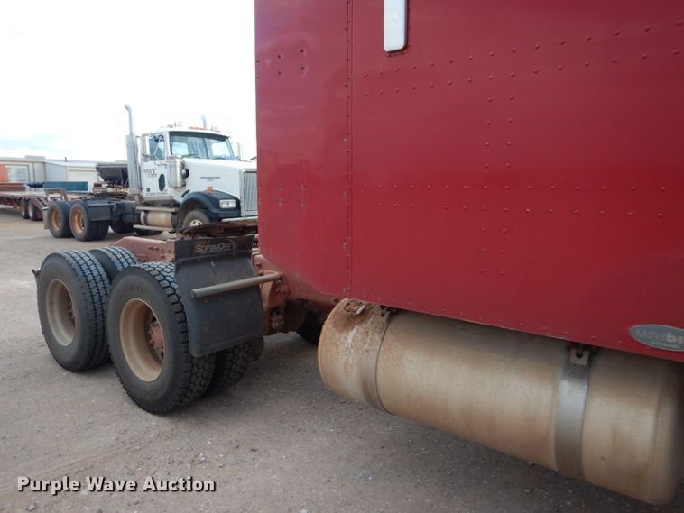 image for item DG0222 2006 Peterbilt 379 semi truck