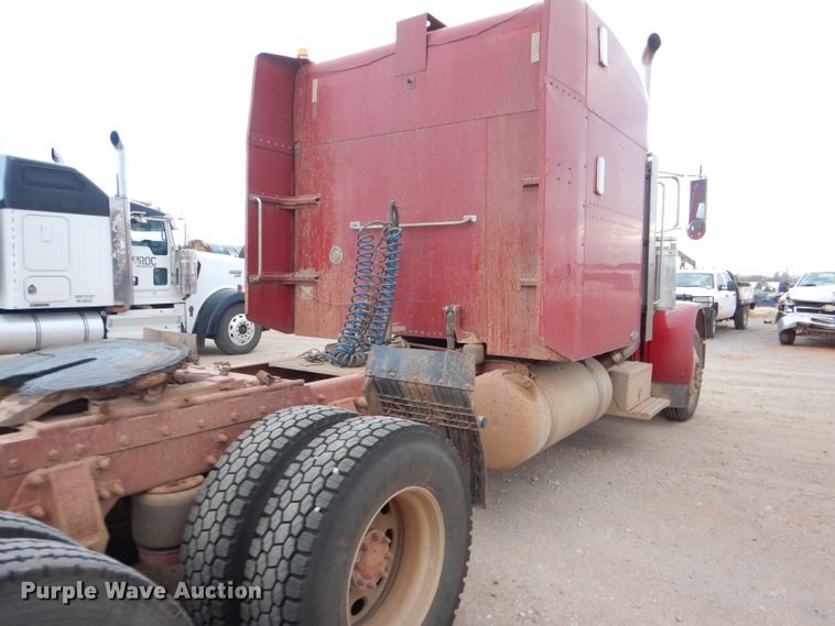 image for item DG0222 2006 Peterbilt 379 semi truck