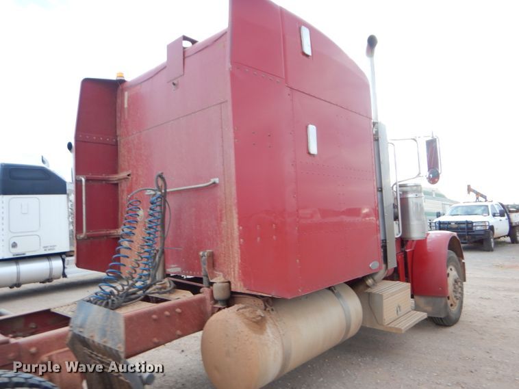 image for item DG0222 2006 Peterbilt 379 semi truck