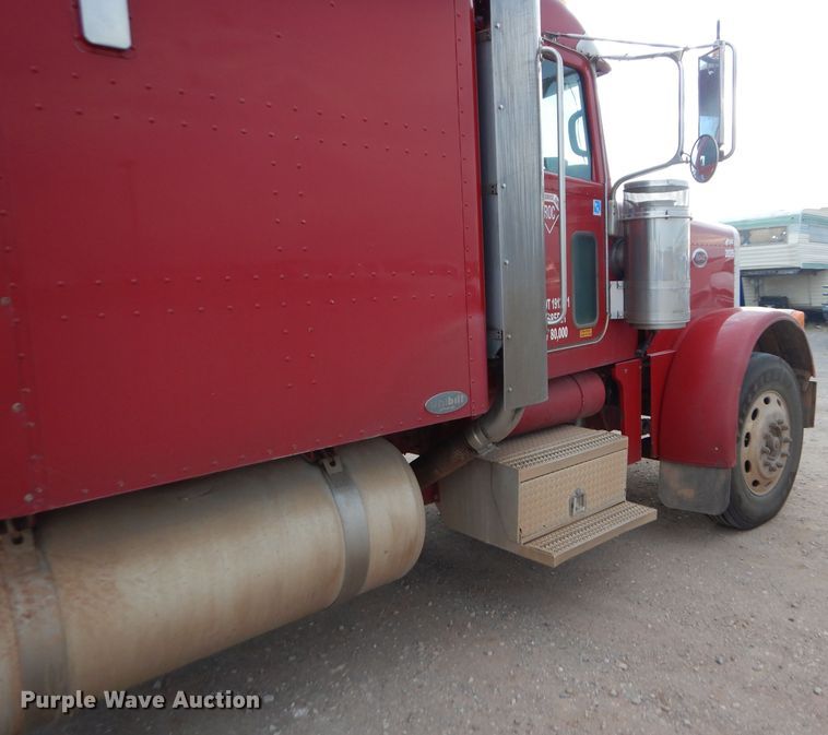 image for item DG0222 2006 Peterbilt 379 semi truck