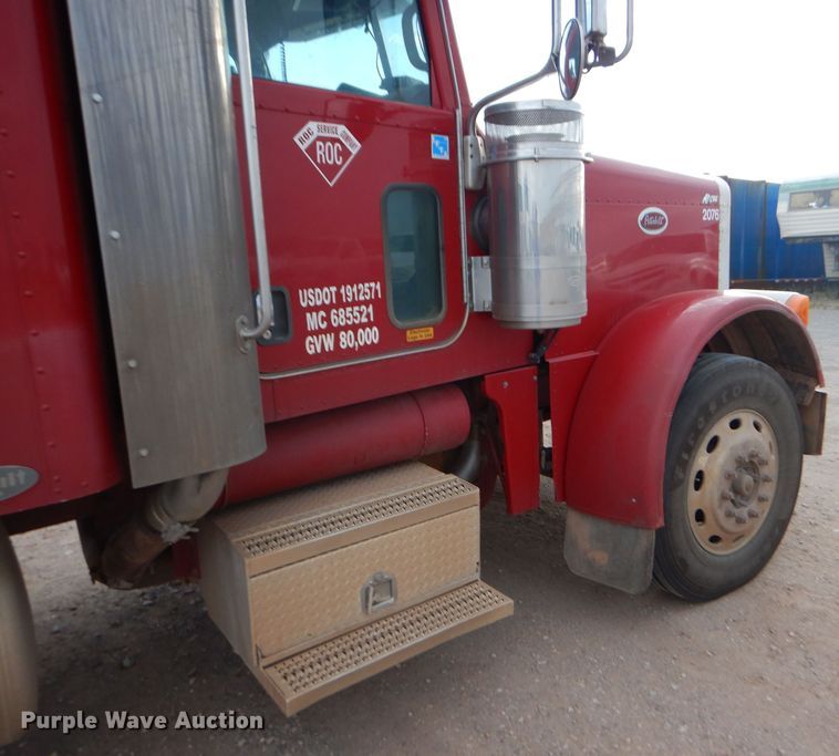 image for item DG0222 2006 Peterbilt 379 semi truck