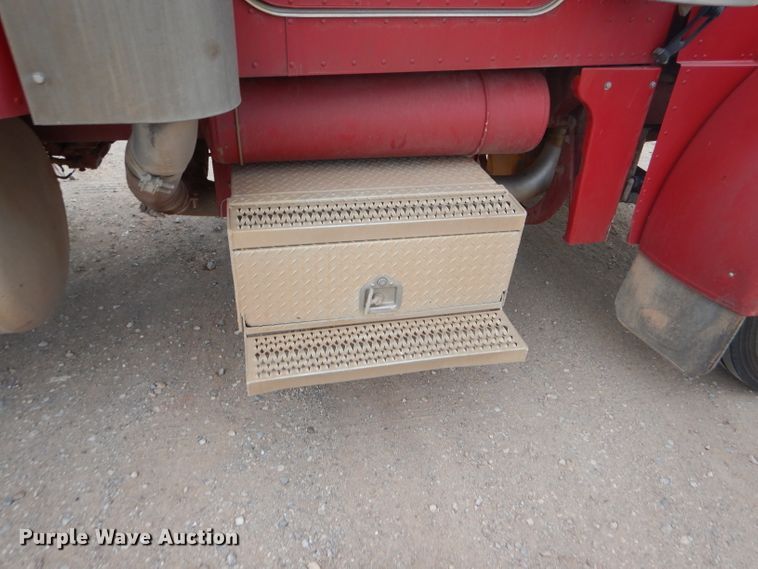 image for item DG0222 2006 Peterbilt 379 semi truck