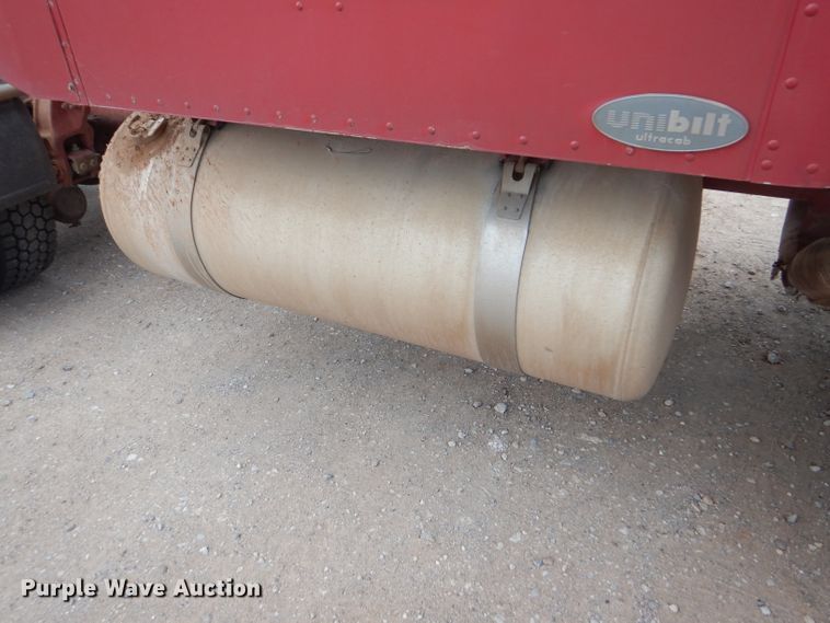 image for item DG0222 2006 Peterbilt 379 semi truck