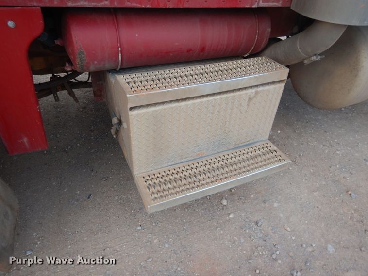 image for item DG0222 2006 Peterbilt 379 semi truck