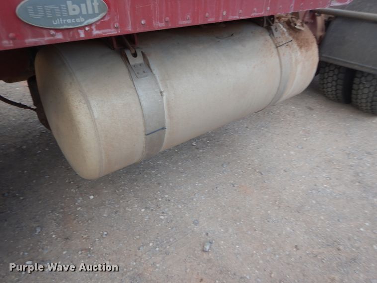 image for item DG0222 2006 Peterbilt 379 semi truck