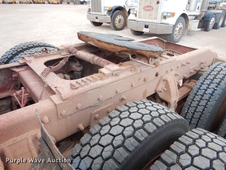 image for item DG0222 2006 Peterbilt 379 semi truck