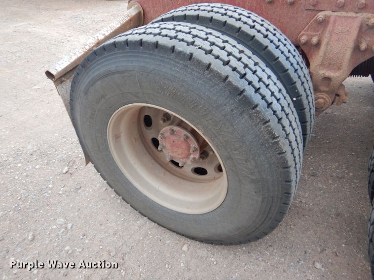 image for item DG0222 2006 Peterbilt 379 semi truck