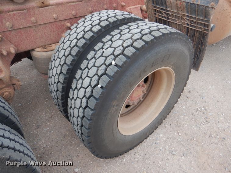 image for item DG0222 2006 Peterbilt 379 semi truck