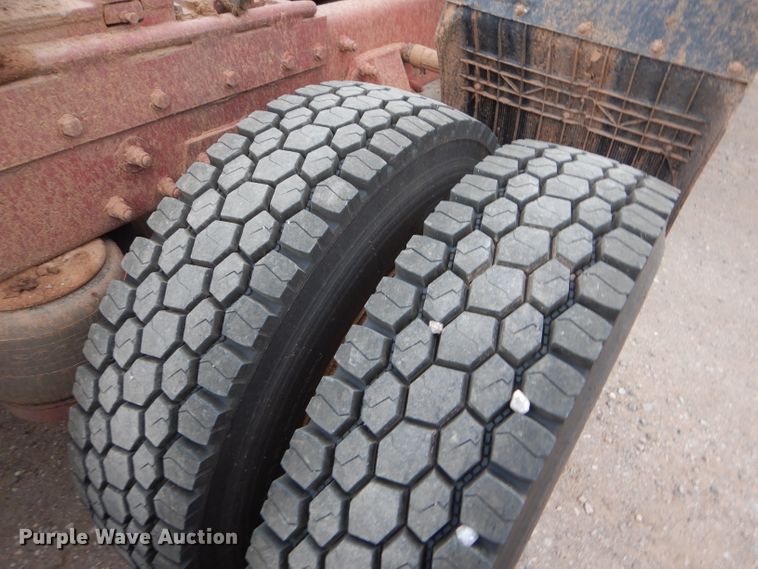 image for item DG0222 2006 Peterbilt 379 semi truck