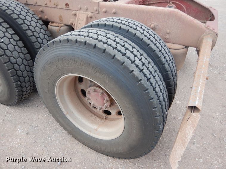 image for item DG0222 2006 Peterbilt 379 semi truck