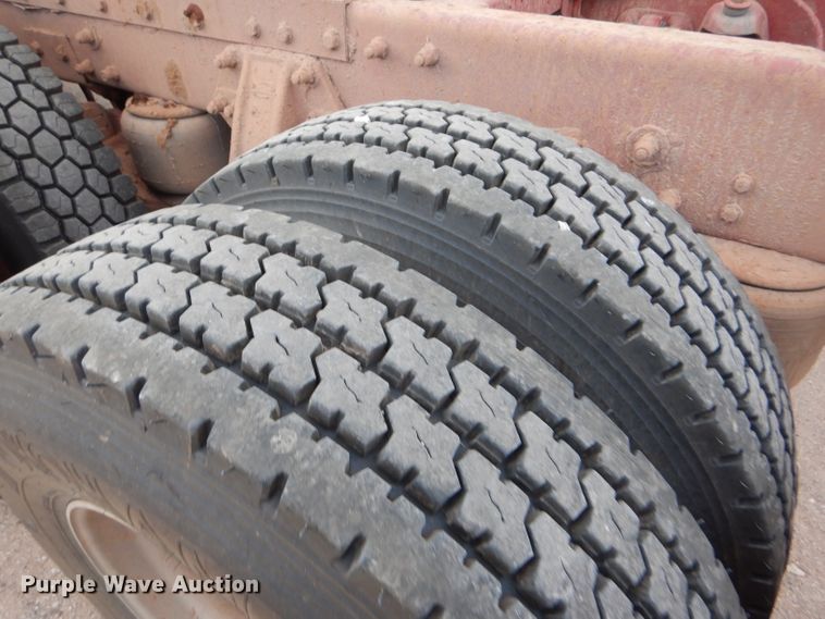 image for item DG0222 2006 Peterbilt 379 semi truck