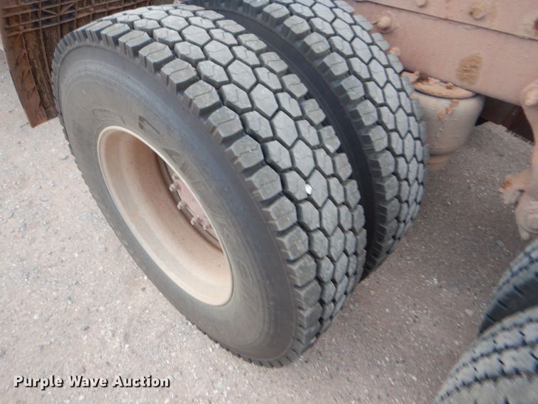 image for item DG0222 2006 Peterbilt 379 semi truck