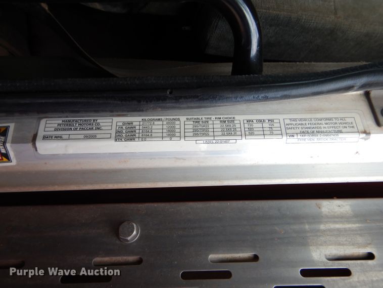 image for item DG0222 2006 Peterbilt 379 semi truck