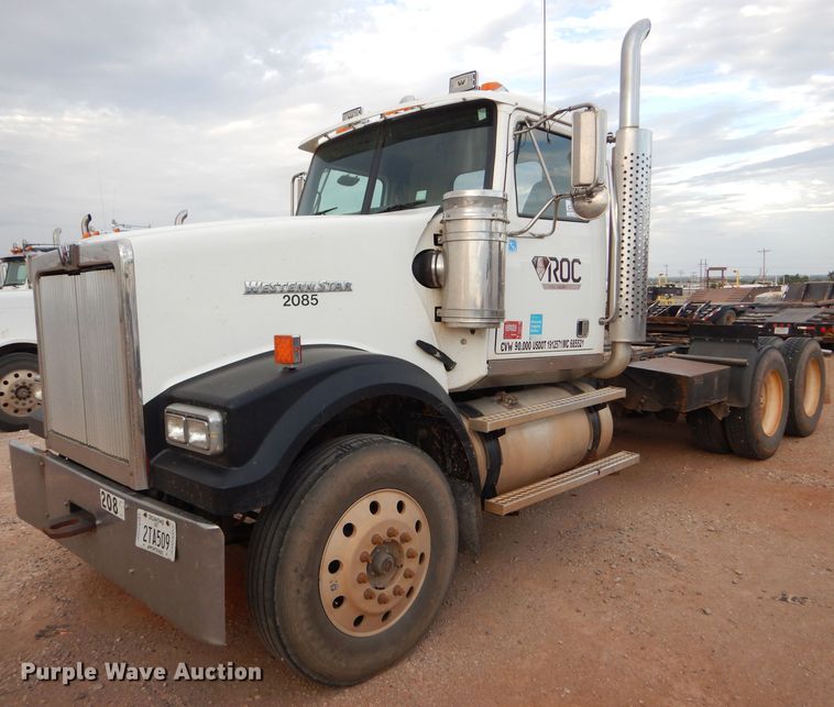 image for item DG0223 2010 Western Star 4900FA semi truck