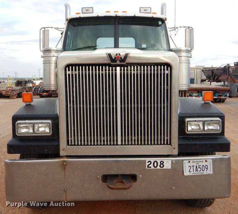 image for item DG0223 2010 Western Star 4900FA semi truck