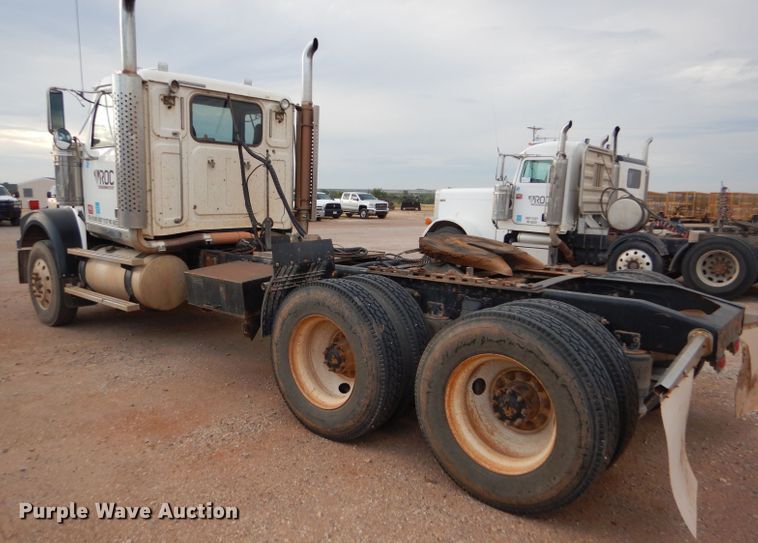 image for item DG0223 2010 Western Star 4900FA semi truck