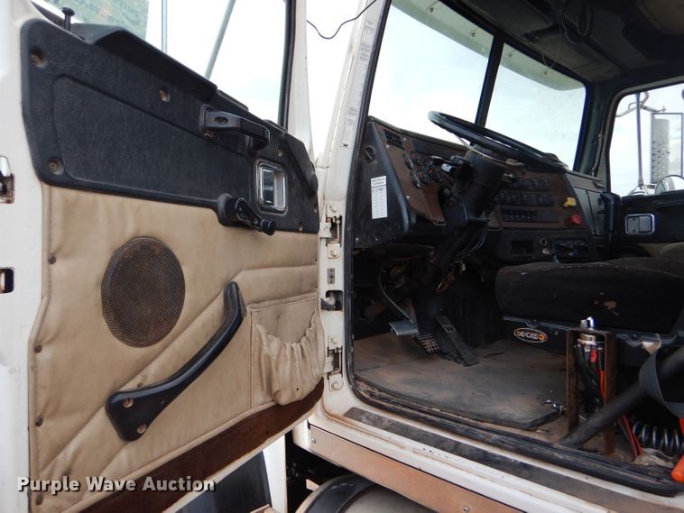 image for item DG0223 2010 Western Star 4900FA semi truck