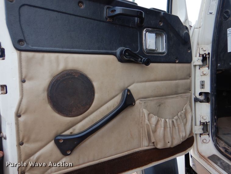 image for item DG0223 2010 Western Star 4900FA semi truck