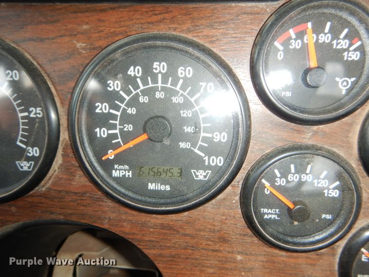 image for item DG0223 2010 Western Star 4900FA semi truck