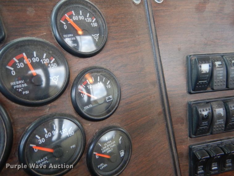 image for item DG0223 2010 Western Star 4900FA semi truck