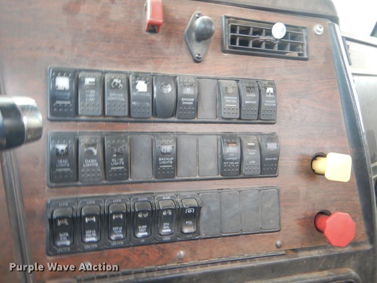 image for item DG0223 2010 Western Star 4900FA semi truck