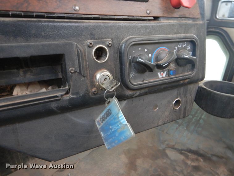 image for item DG0223 2010 Western Star 4900FA semi truck