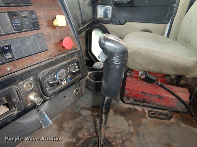 image for item DG0223 2010 Western Star 4900FA semi truck