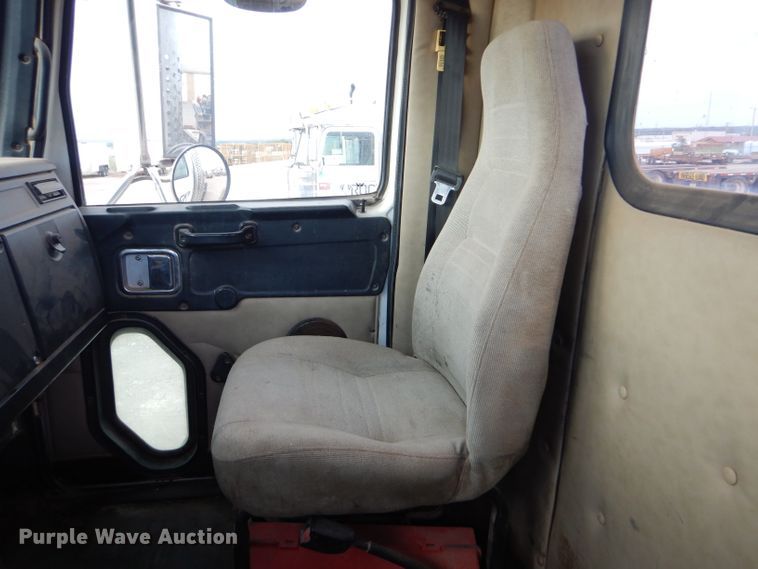 image for item DG0223 2010 Western Star 4900FA semi truck