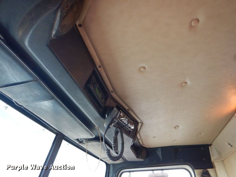 image for item DG0223 2010 Western Star 4900FA semi truck