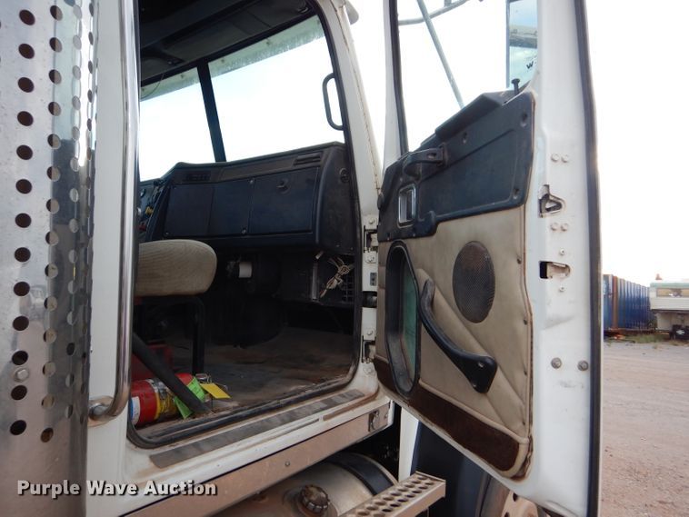 image for item DG0223 2010 Western Star 4900FA semi truck