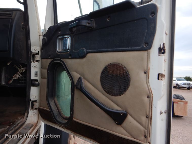 image for item DG0223 2010 Western Star 4900FA semi truck