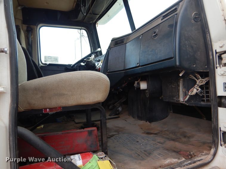 image for item DG0223 2010 Western Star 4900FA semi truck