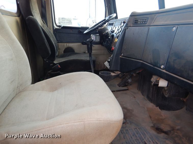 image for item DG0223 2010 Western Star 4900FA semi truck