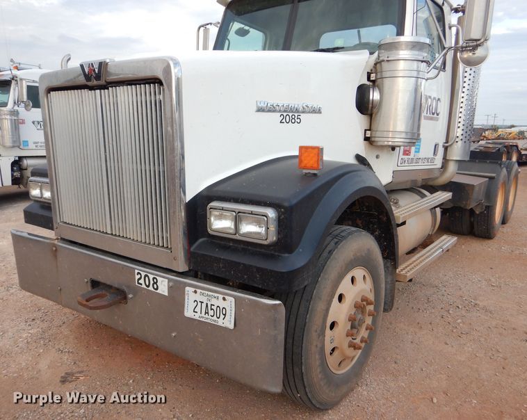 image for item DG0223 2010 Western Star 4900FA semi truck