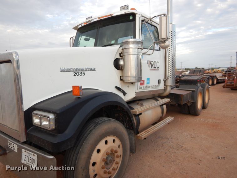 image for item DG0223 2010 Western Star 4900FA semi truck
