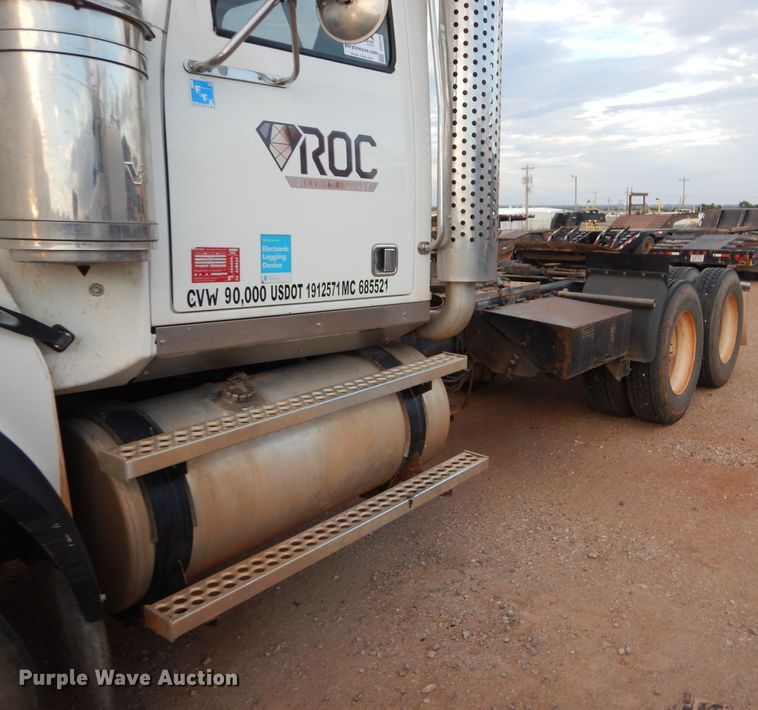 image for item DG0223 2010 Western Star 4900FA semi truck