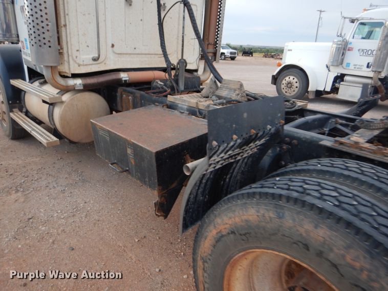 image for item DG0223 2010 Western Star 4900FA semi truck