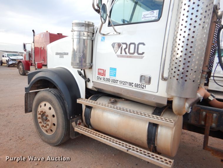 image for item DG0223 2010 Western Star 4900FA semi truck