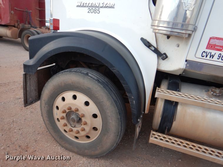 image for item DG0223 2010 Western Star 4900FA semi truck