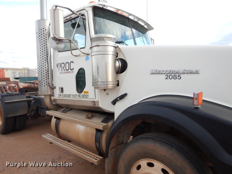 image for item DG0223 2010 Western Star 4900FA semi truck